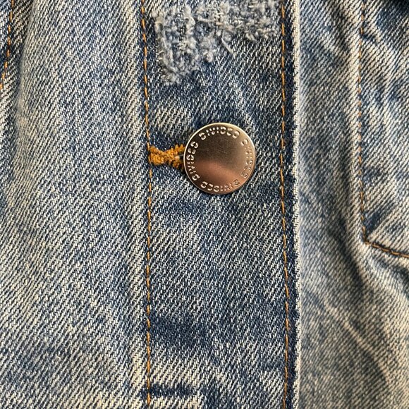 NWOT H&M Distressed Jean Jacket - Picture 4 of 8